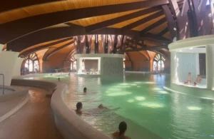 Mórahalmi Gyógyfürdő: Teljes feltöltődés és családi wellness az Alföld szívében